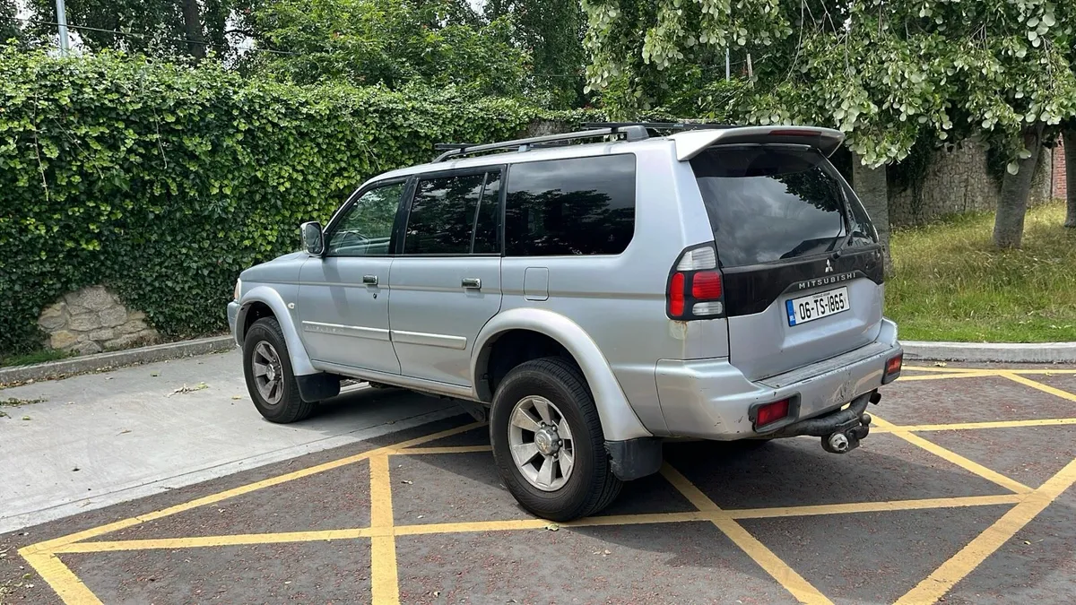 2006 Mitsubishi Pajero - Image 2