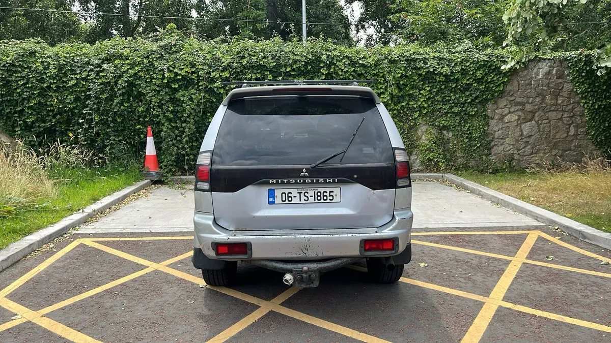 2006 Mitsubishi Pajero - Image 3