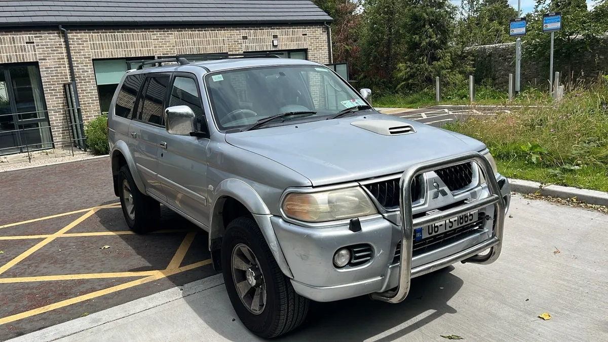 2006 Mitsubishi Pajero - Image 4