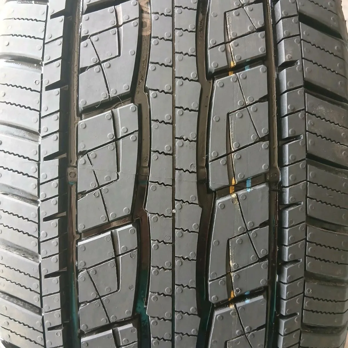 275/60/20 GENERAL Tyre - Image 1