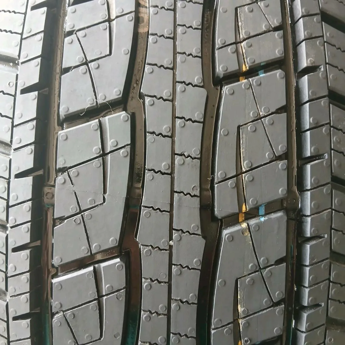 275/60/20 GENERAL Tyre - Image 2