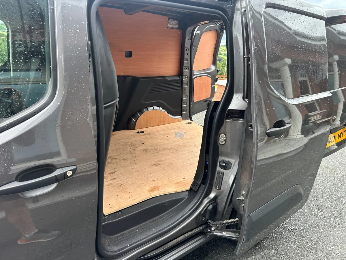 2022 Citroen Berlingo. Category N - Image 4