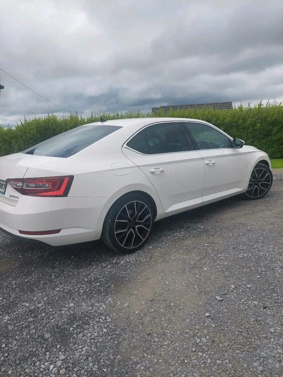 Car - Image 3