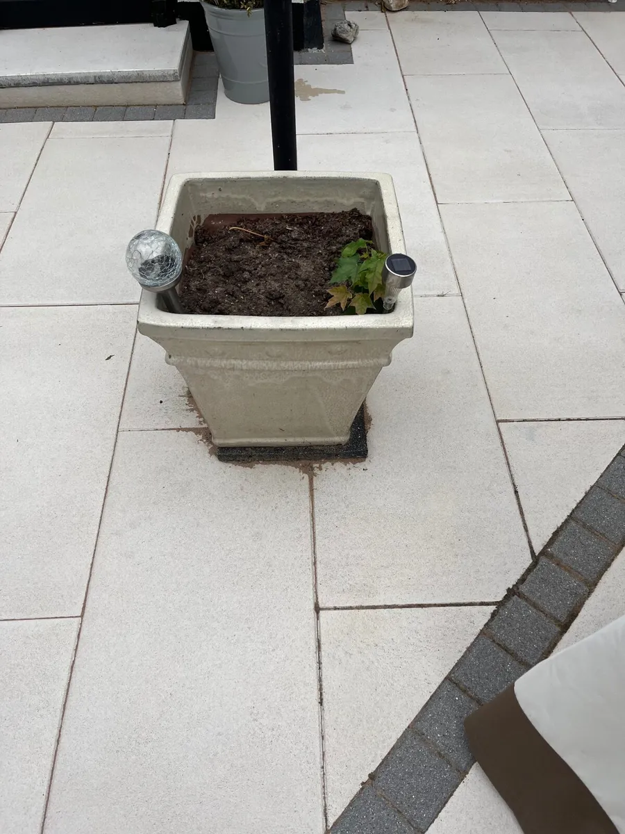Planter Pot x 2 - Image 1