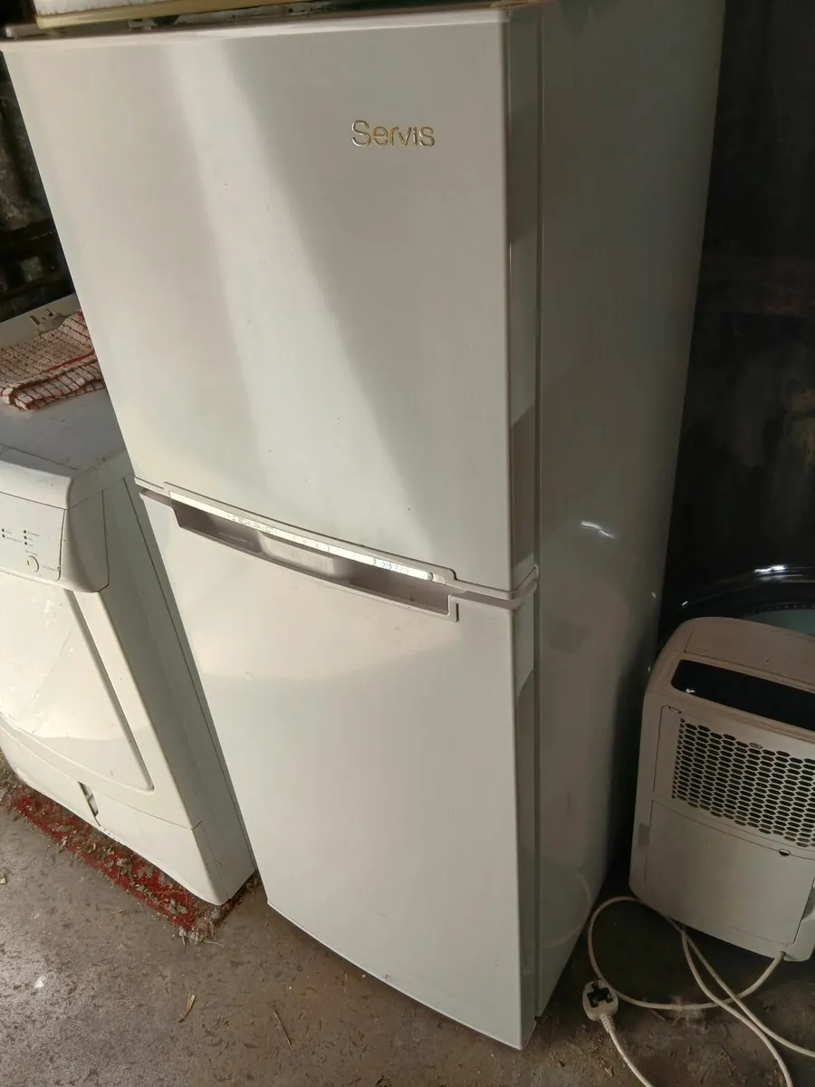 Small fridge freezer by servis 48cm wide x128cm hi - Image 4