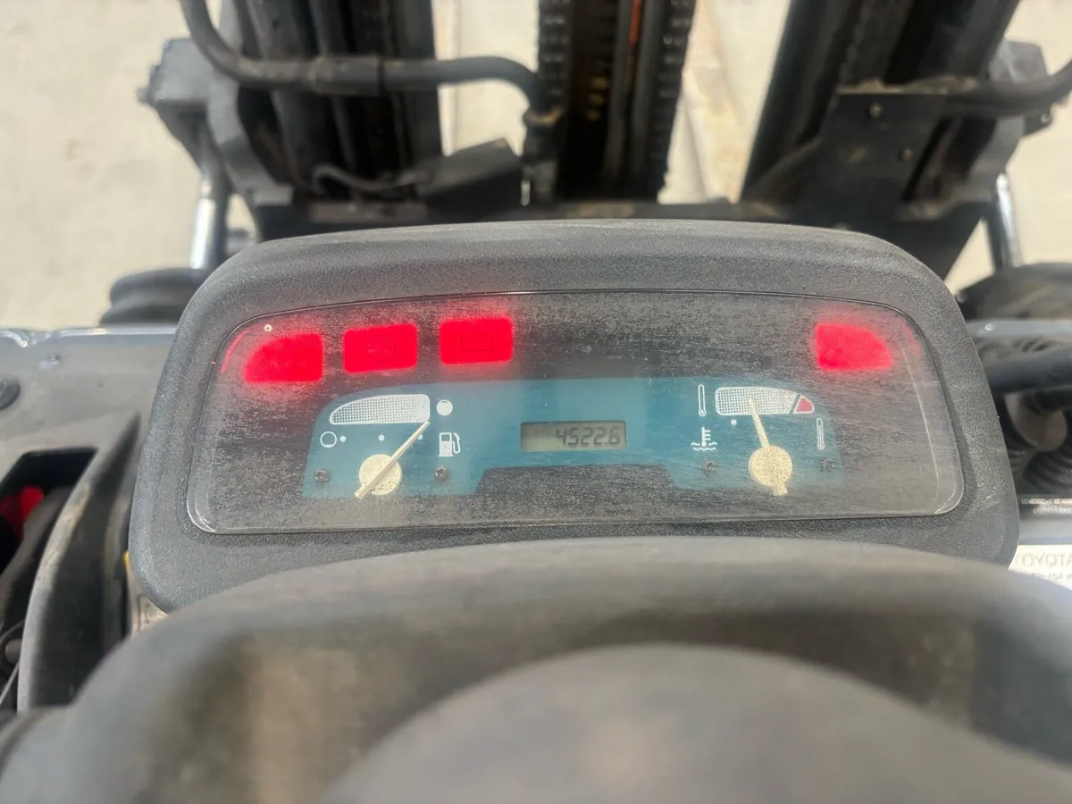 Toyota forklift 2.5T **only 4522hrs*** - Image 4
