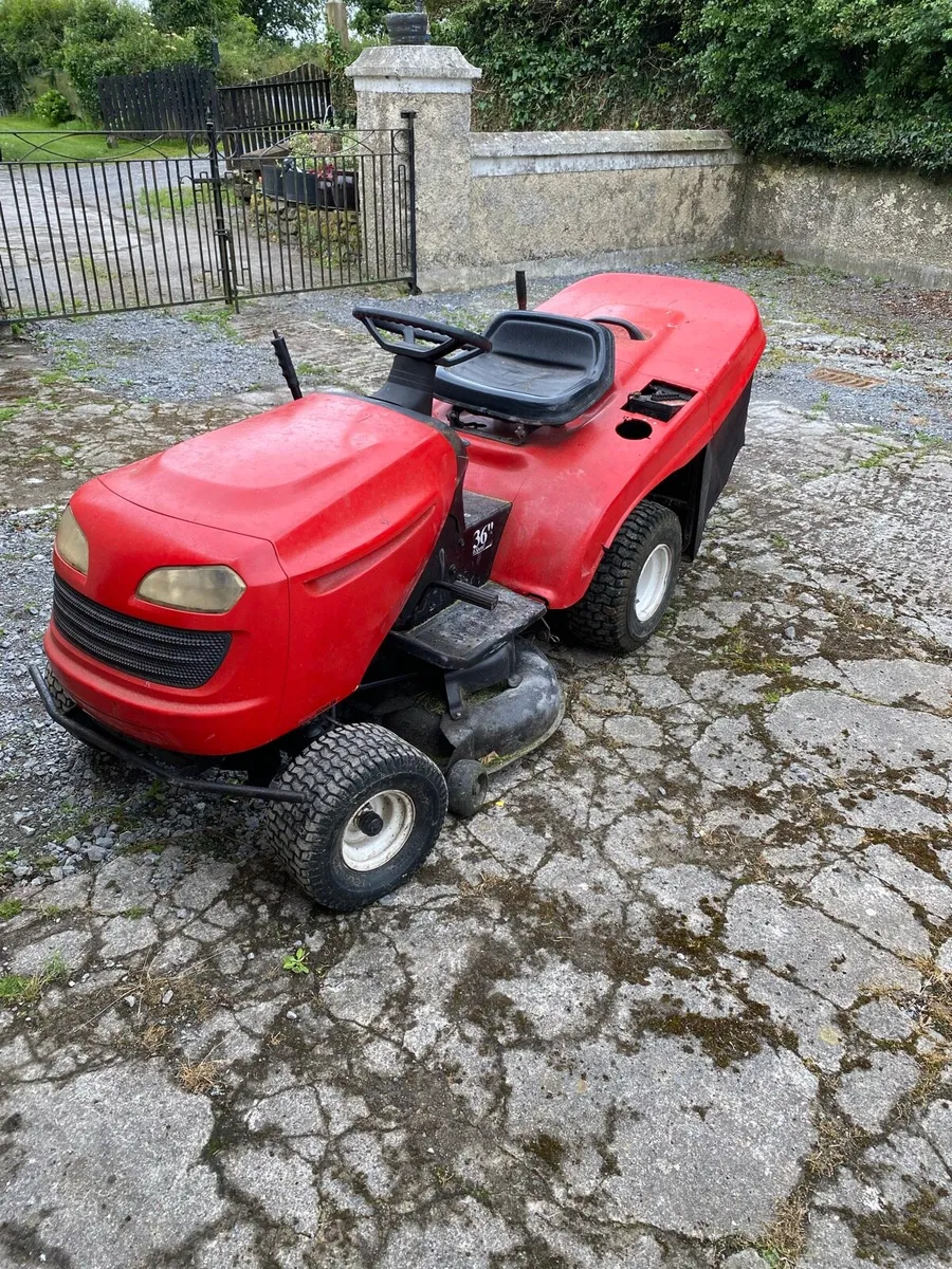 Ride on lawnmower - Image 1