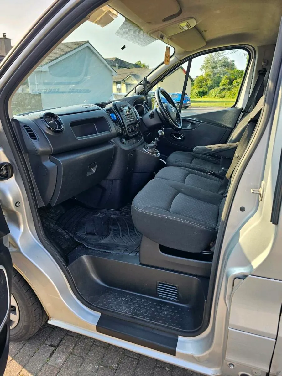 VAUXHALL VIVARO - Image 3
