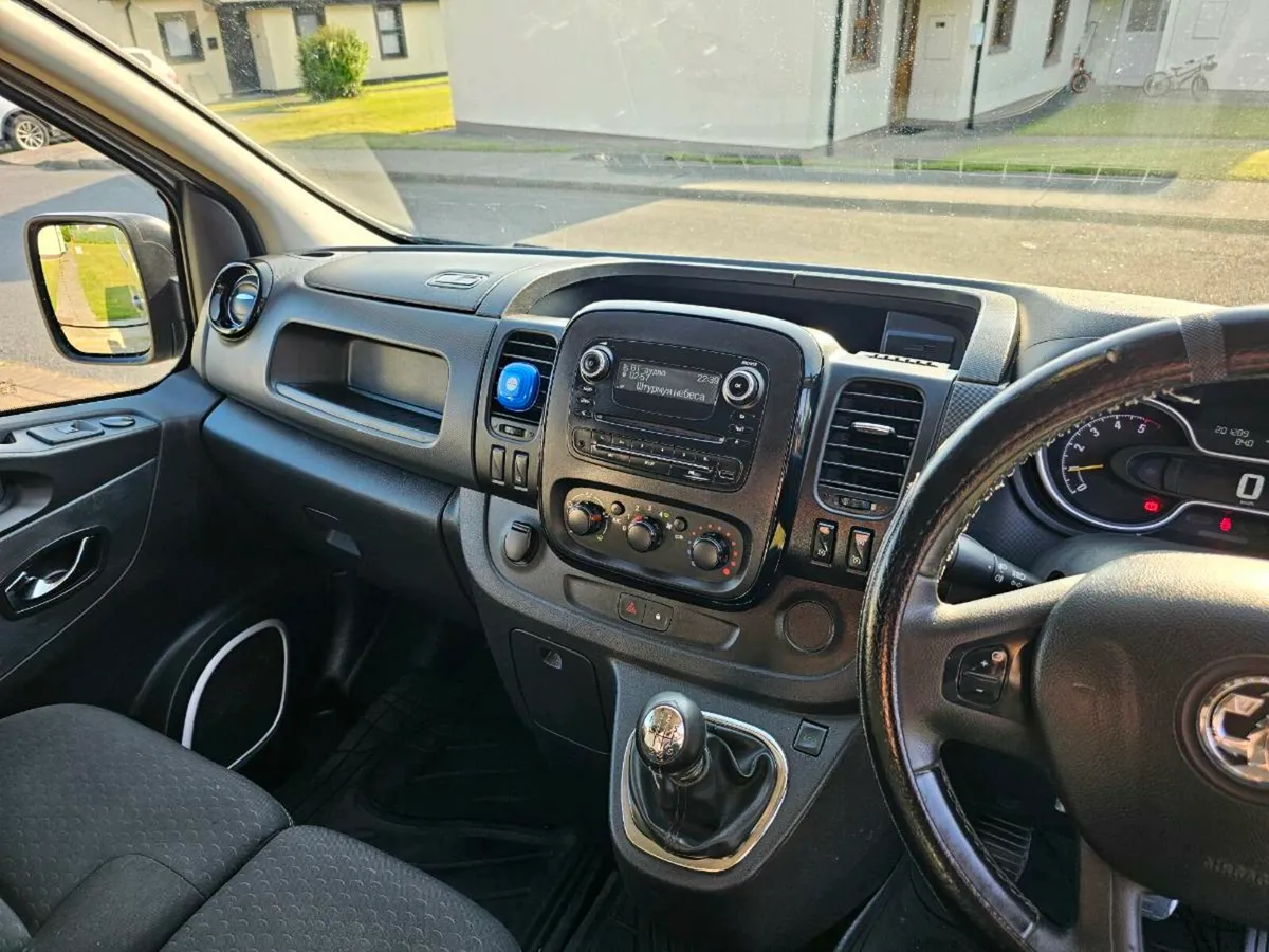 VAUXHALL VIVARO - Image 4