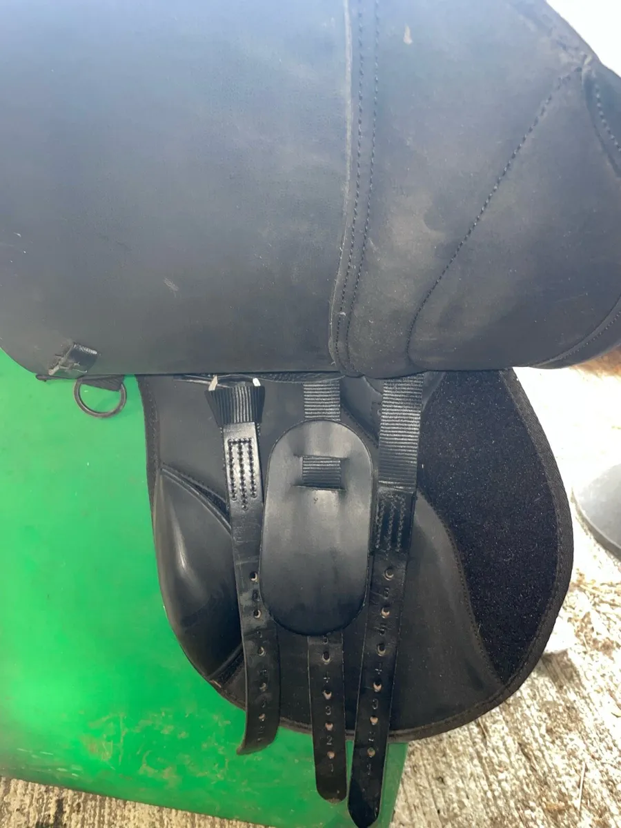 Thorowgood saddle 16.5” - Image 2