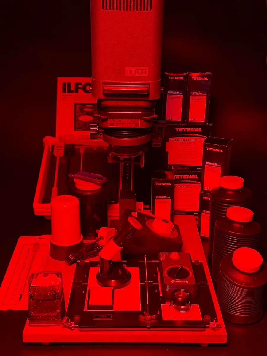 Dark room equipment. - Image 1