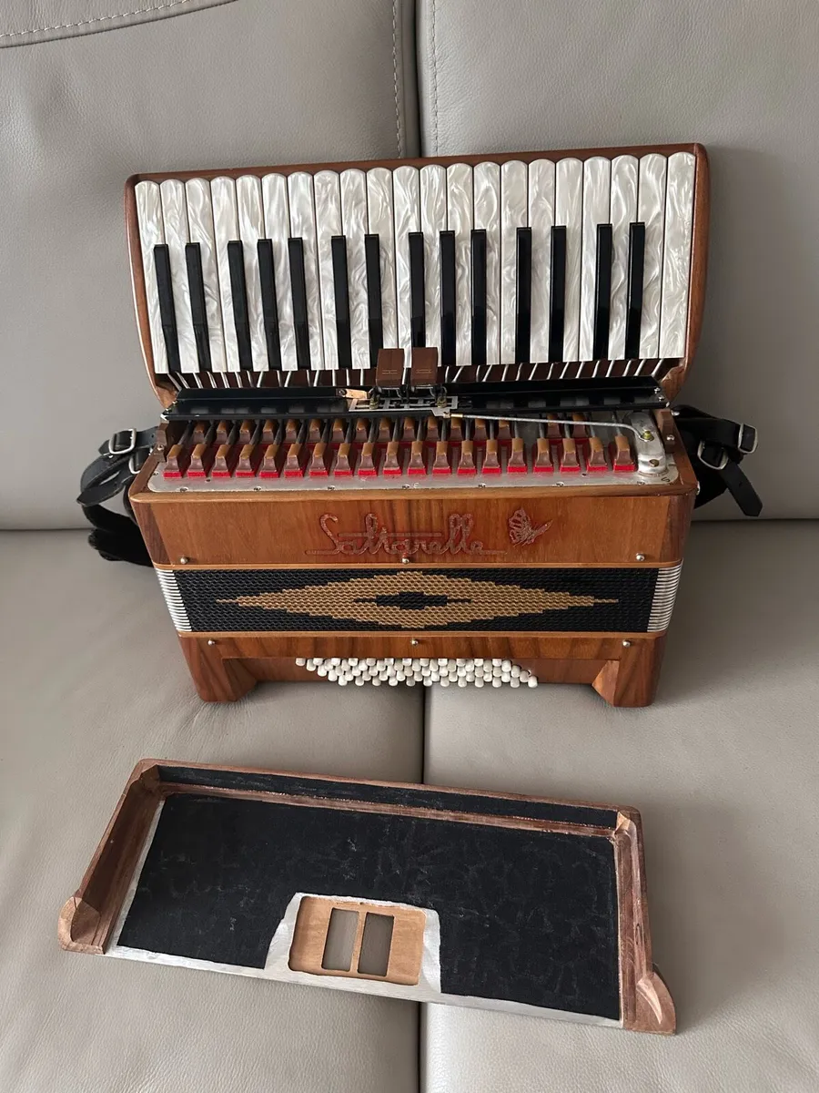 Saltarelle Clifden Piano Accordion 🎶🪗 - Image 3