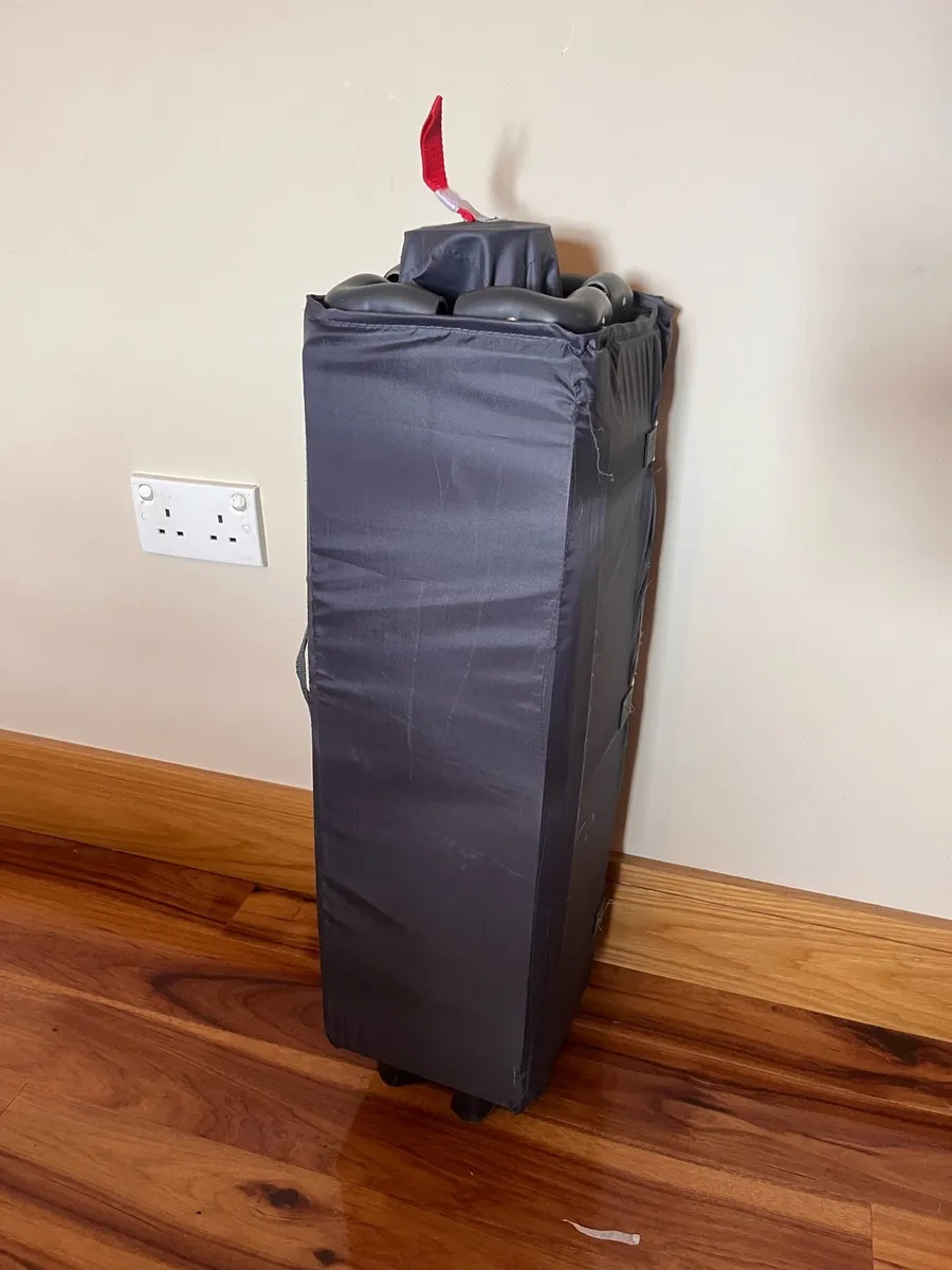 Travel cot - Image 2
