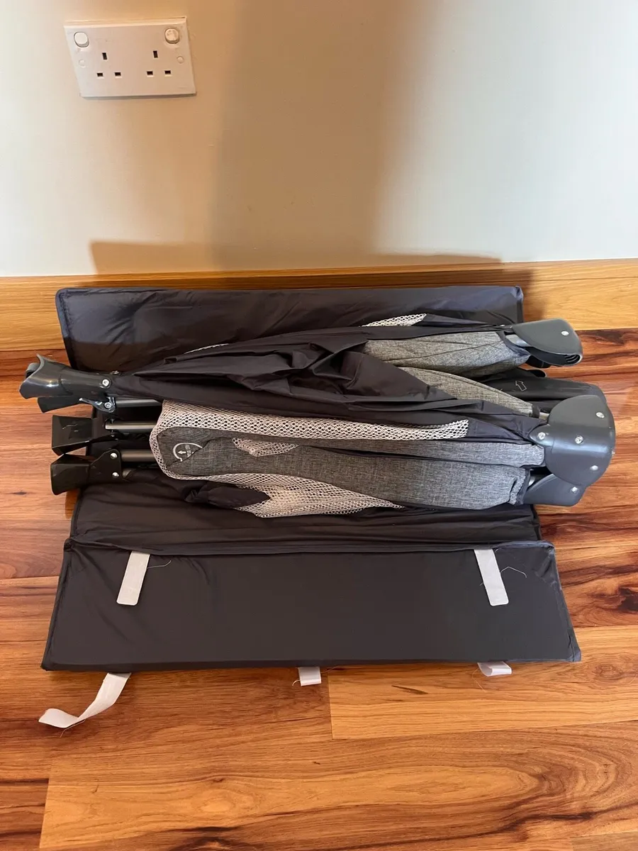 Travel cot - Image 3