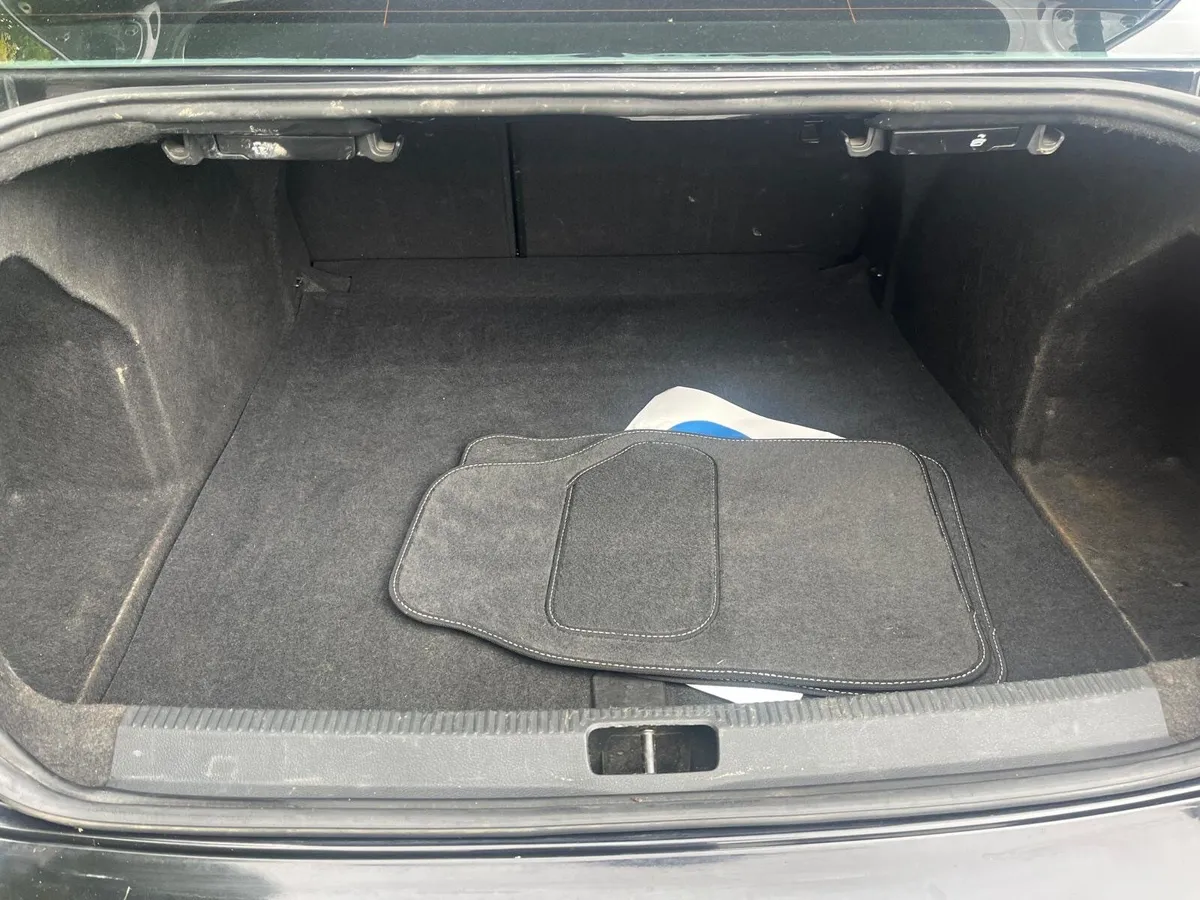 Volkswagen Passat 2011 - Image 3