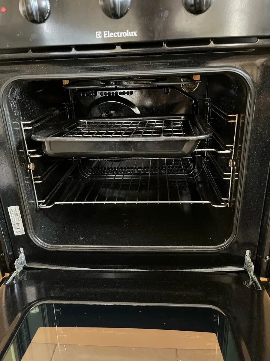 Stove and oven - Image 2