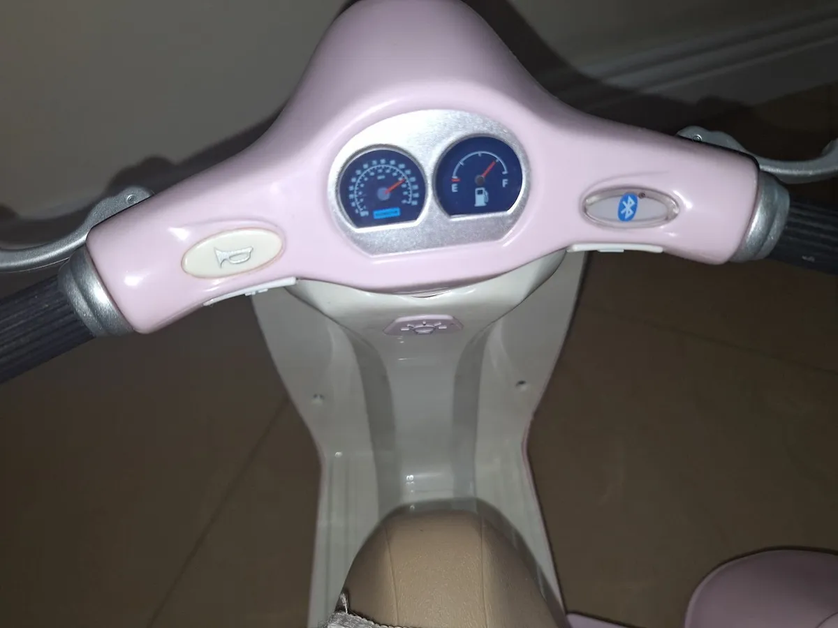 Our Generation Doll  Scooter & Hair Salon - Image 4