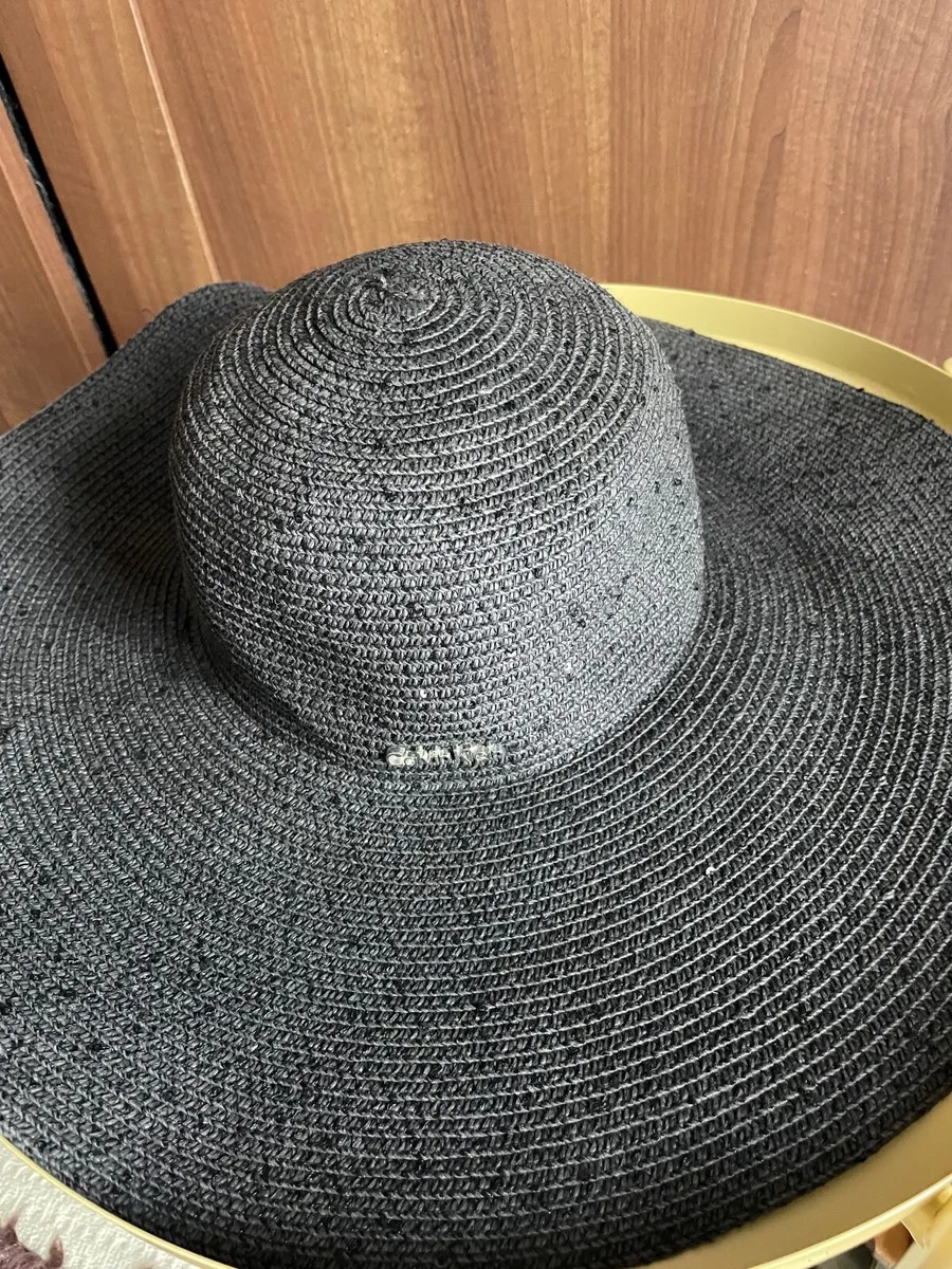 Calvin Klein sun hat - Image 1