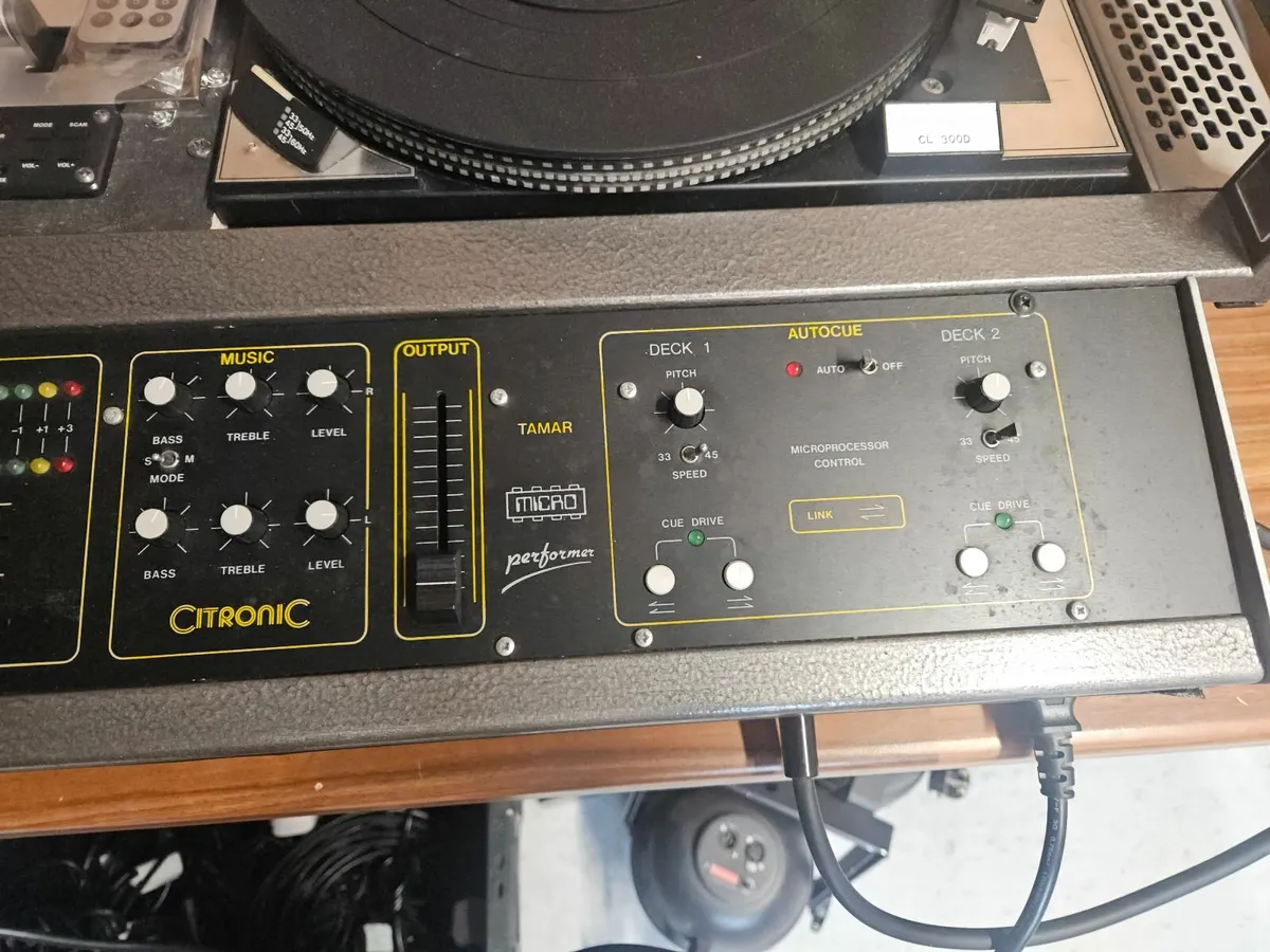 Citronic twin tamar turntables - Image 2