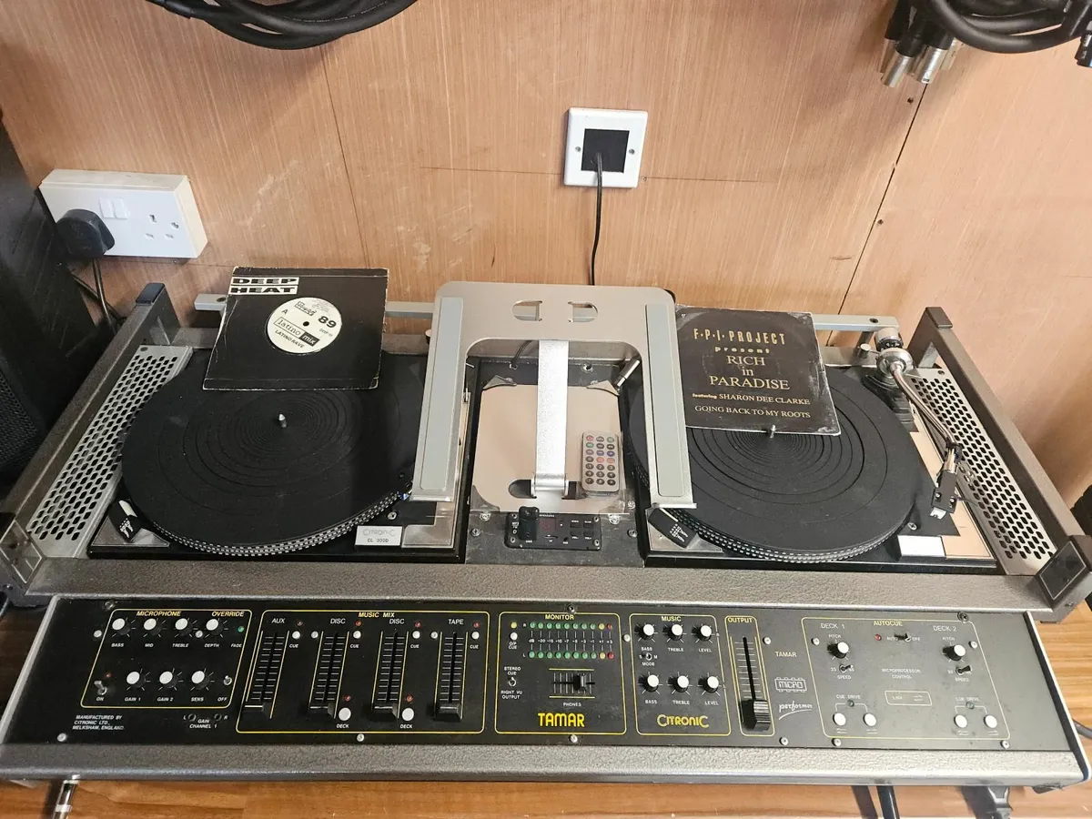 Citronic twin tamar turntables - Image 1