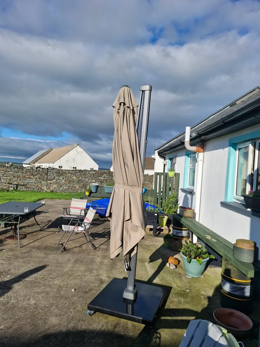 Parasol - Image 1