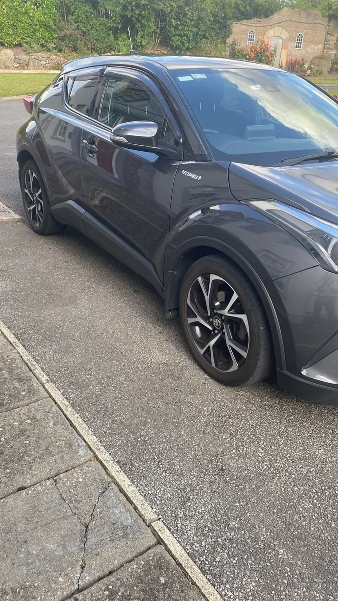 Toyota CH-R Sport - Image 3