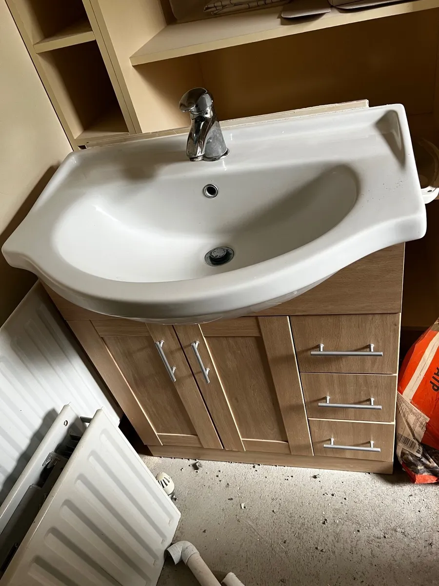 Bathroom sink unit - Image 1