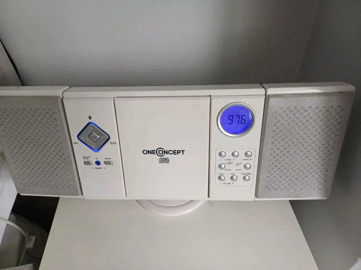 CD and Radio - Image 2