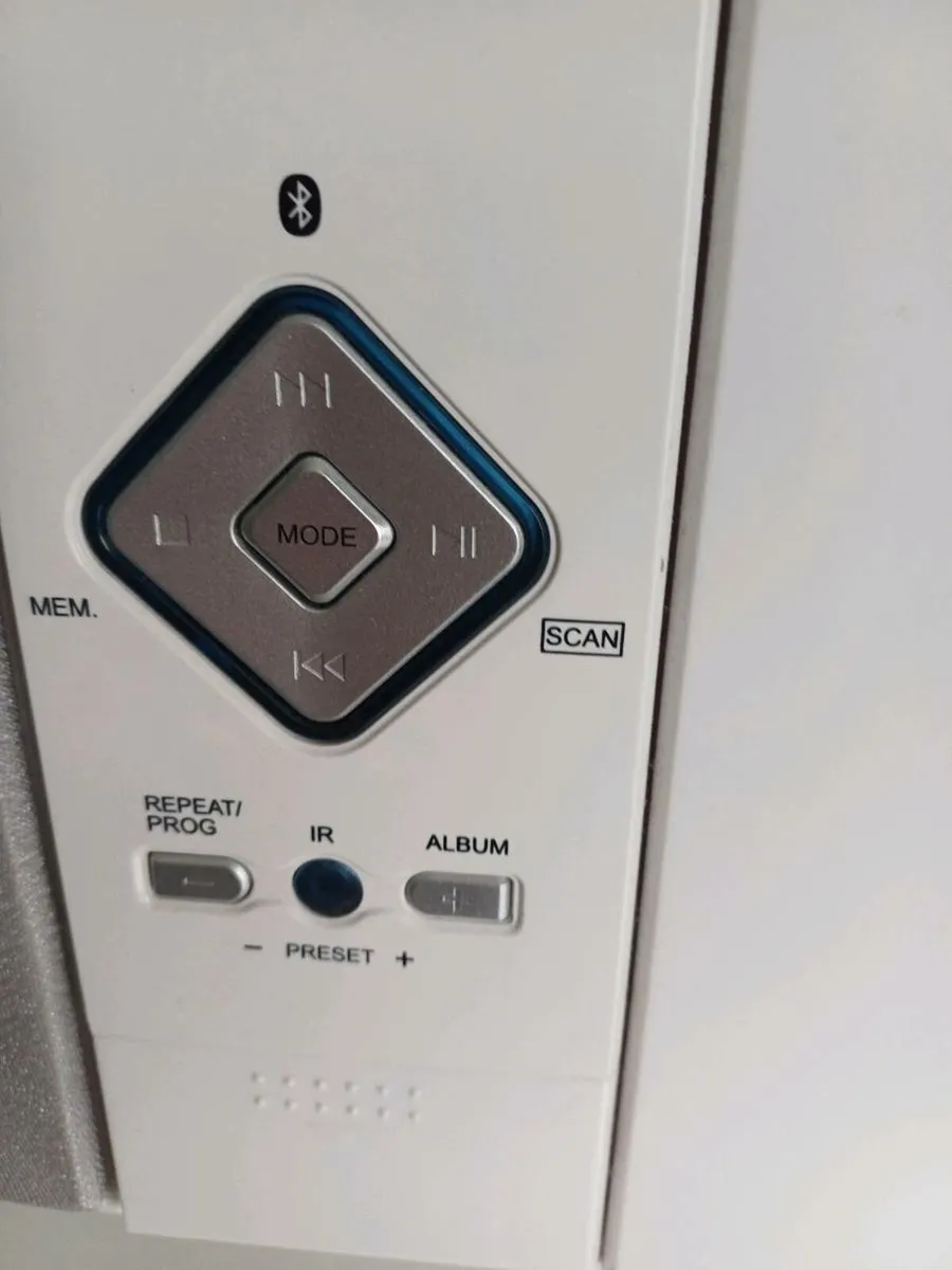 CD and Radio - Image 3