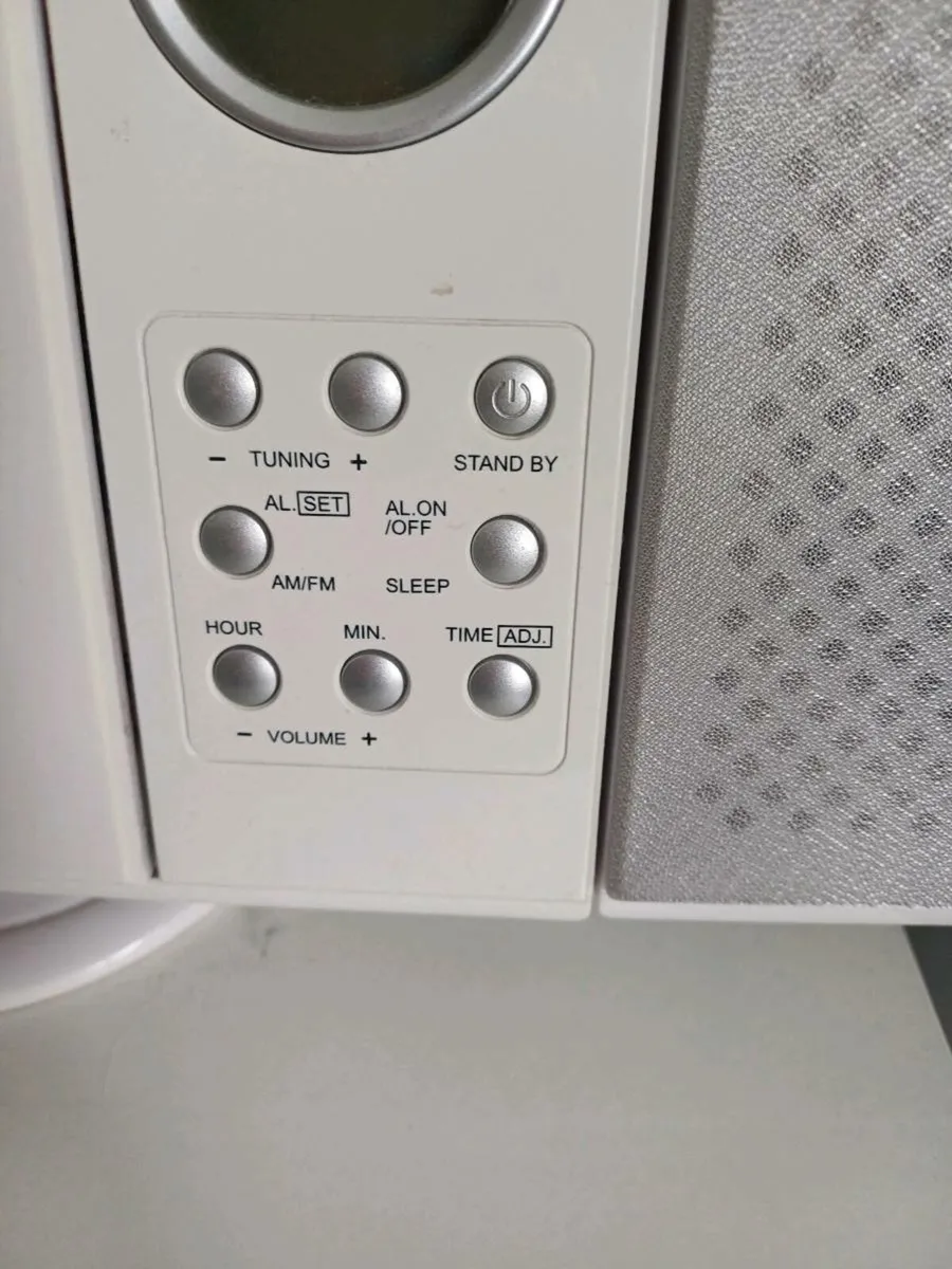 CD and Radio - Image 4