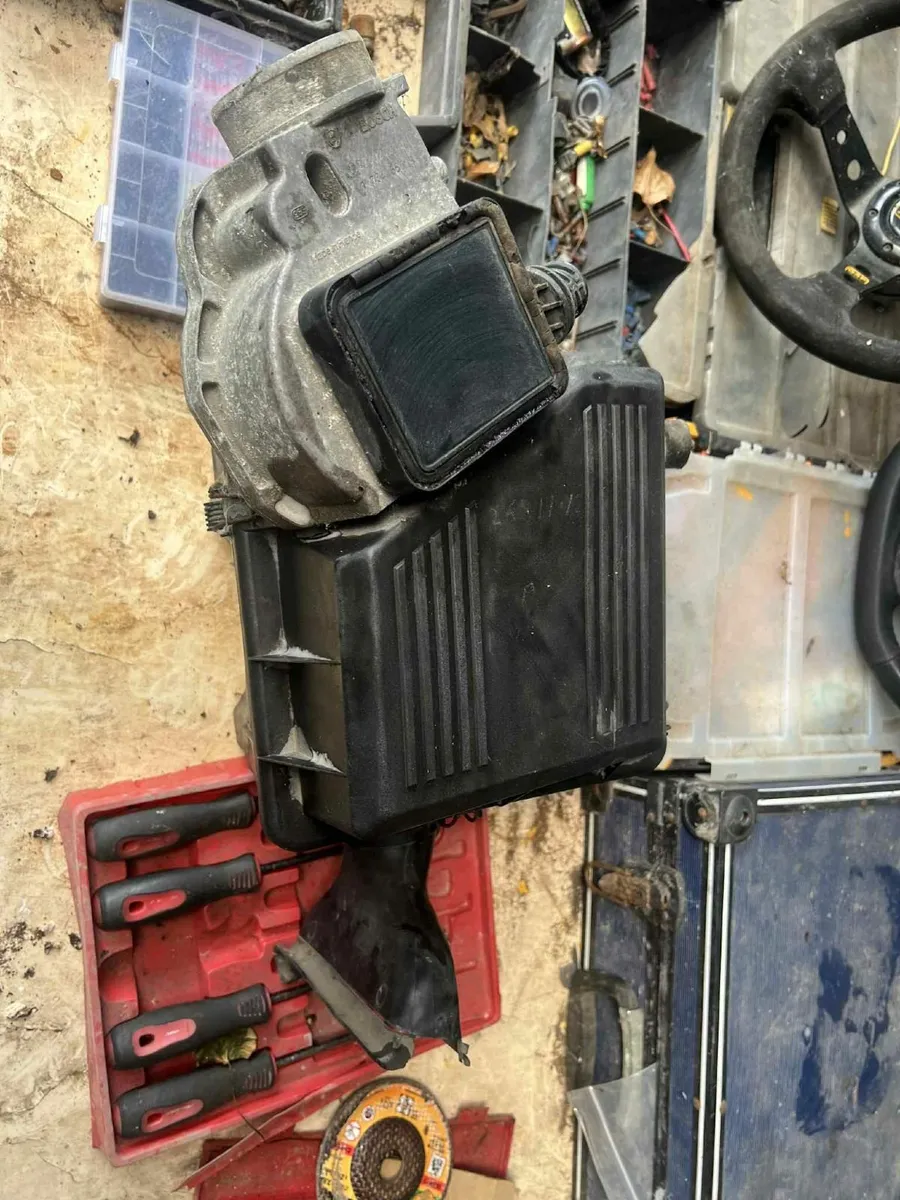 BMW e36  318 Parts Airbox Air low Meter