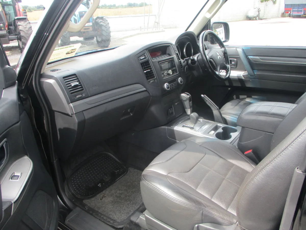 Mitsubishi Pajero 3.2 DID SWB COMM BARBARIAN AUTO - Image 2
