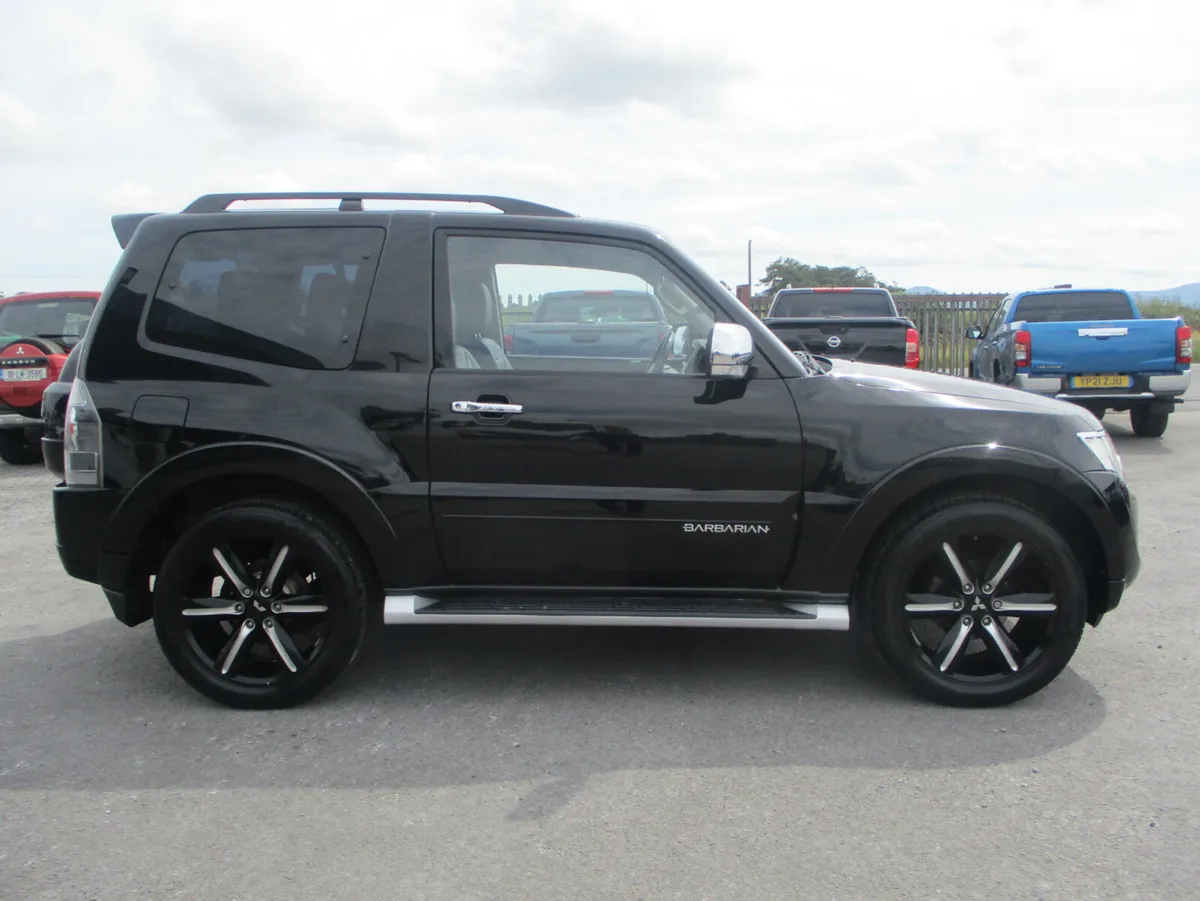 Mitsubishi Pajero 3.2 DID SWB COMM BARBARIAN AUTO - Image 3