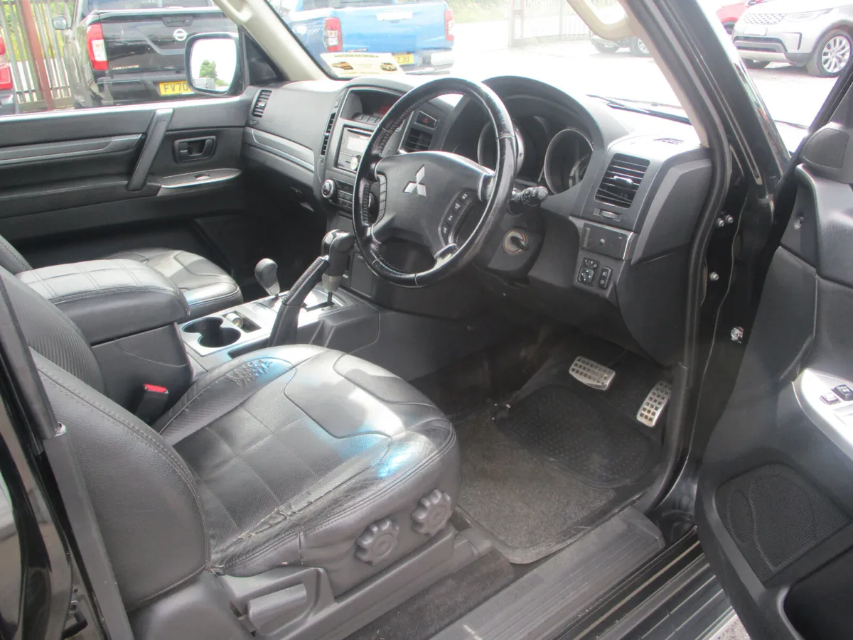Mitsubishi Pajero 3.2 DID SWB COMM BARBARIAN AUTO - Image 4