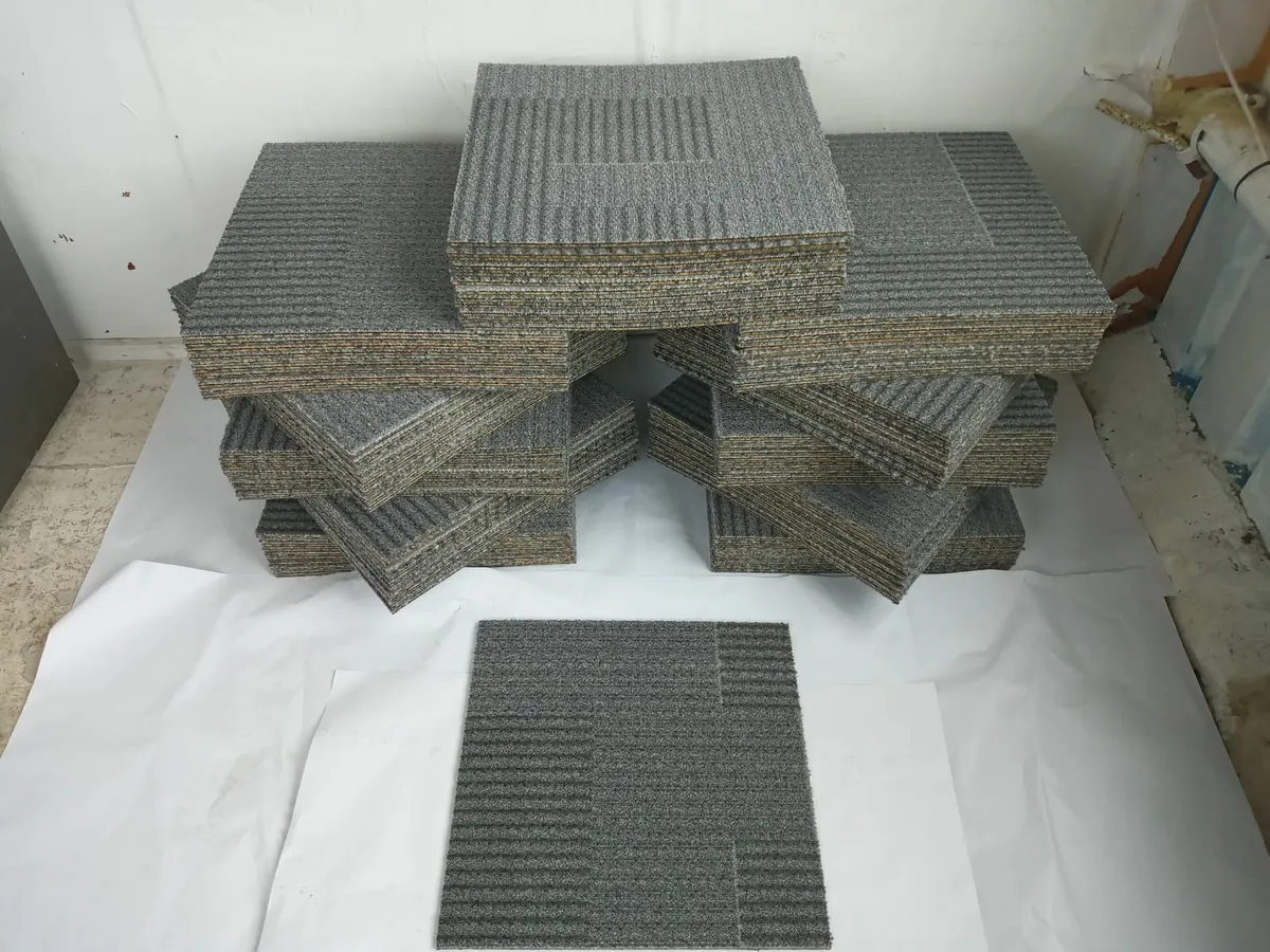 Delivery - Lot of 115 x Carpet Tiles Good Conditio - Image 3