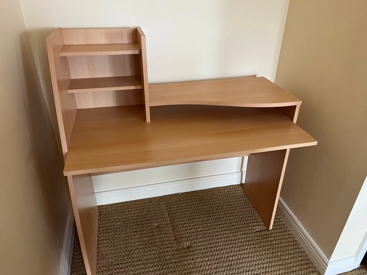 Sitting desk