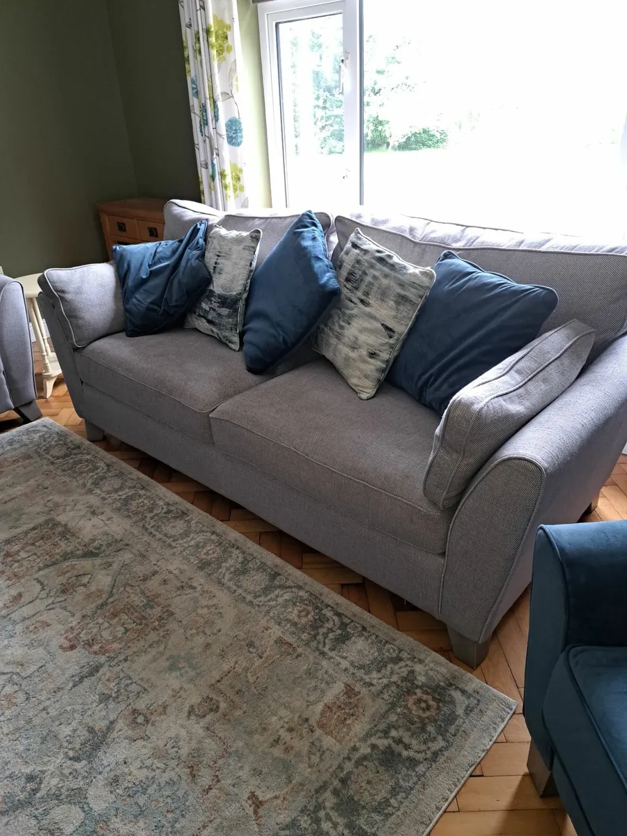 Couch 3 seater and two seater Couches - Image 1