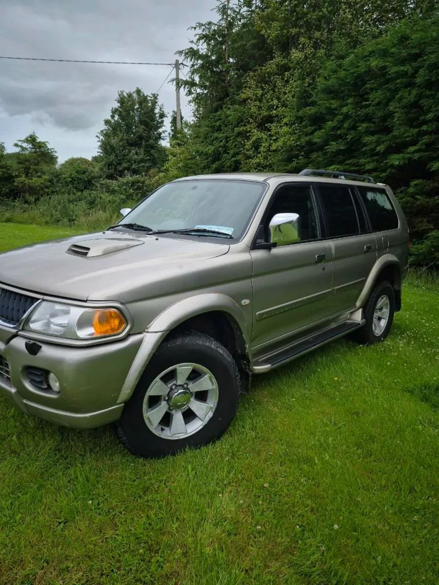 Mitsubishi Pajero Jeep - Image 3