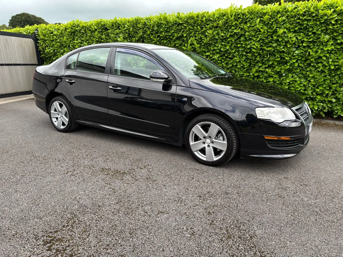 2009 VW Passat  * R-Line *  2.0L Diesel - Image 2