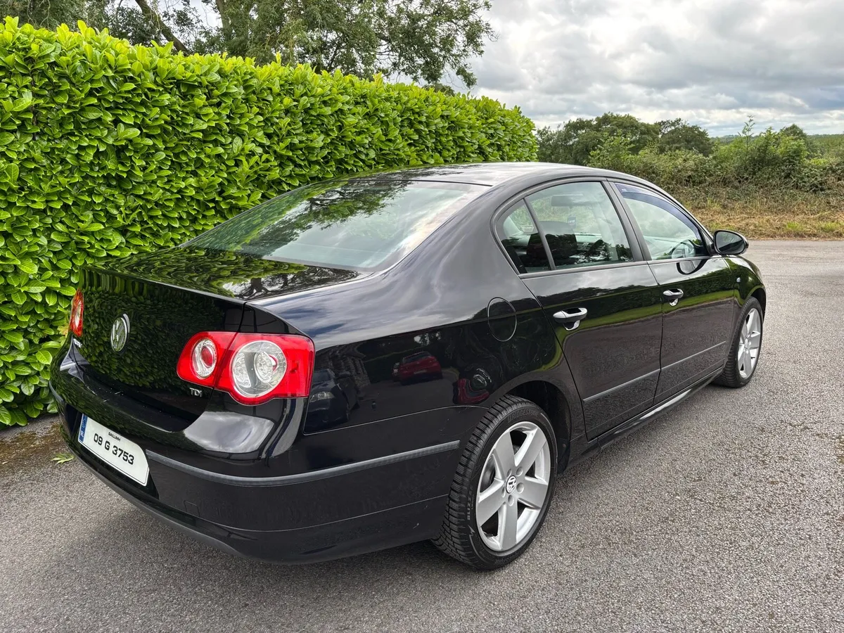 2009 VW Passat  * R-Line *  2.0L Diesel - Image 4