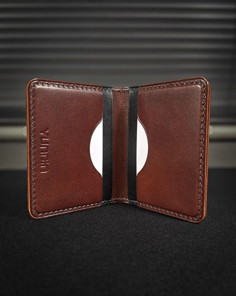 Cardholder by Yundin - Image 2