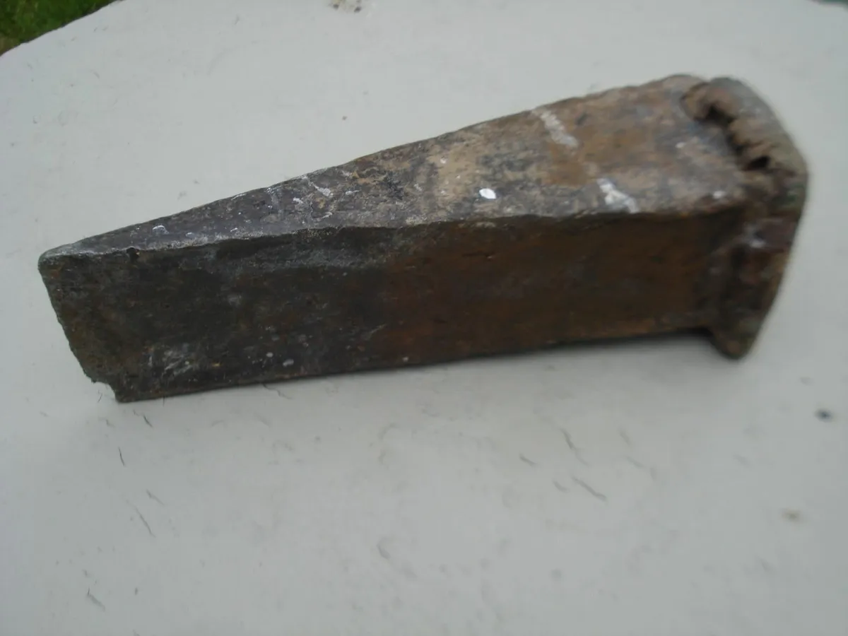 VINTAGE  METAL IRON WORK HEADS & WEDGE. - Image 4