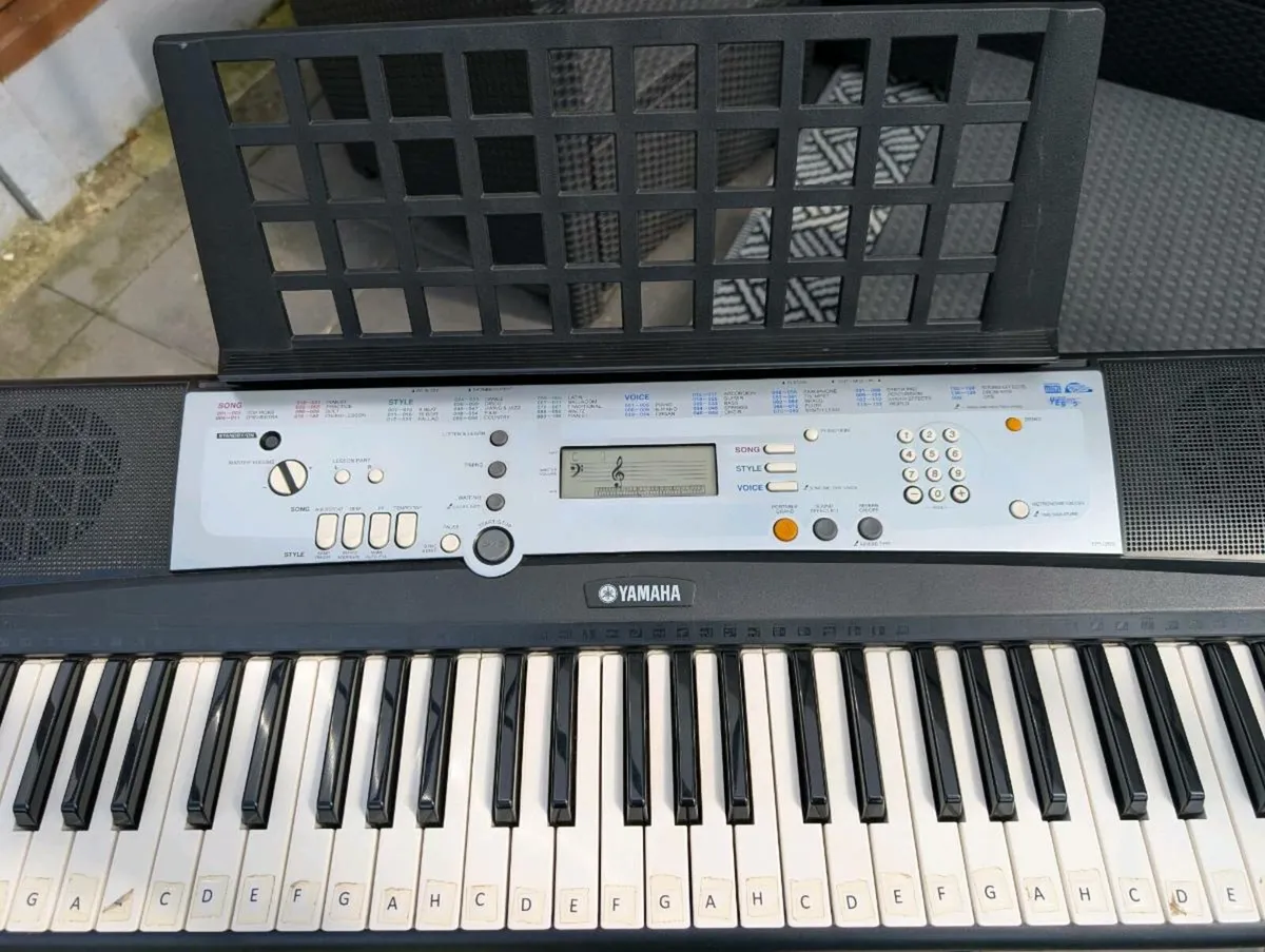 Yamaha keyboard - Image 2