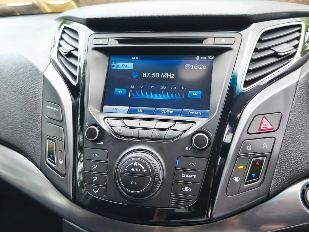 Hyundai i40 PREMIUM 2013 - Image 2