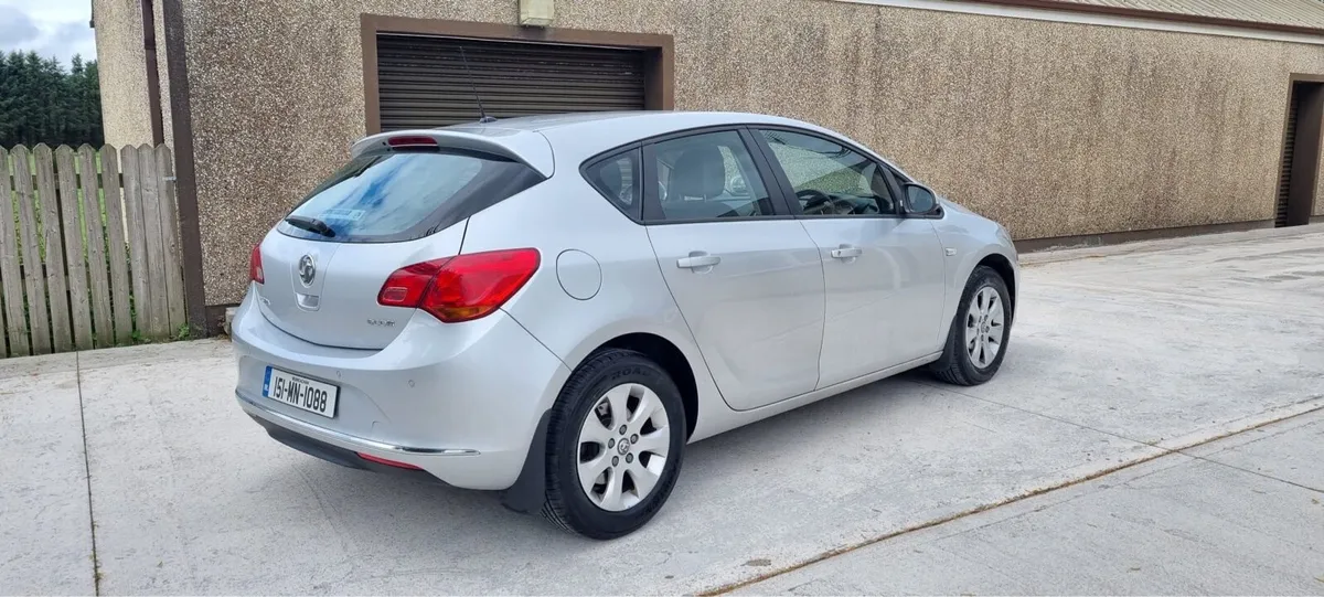 151 Vauxhall Astra 1.6CDTi design eco - Image 3
