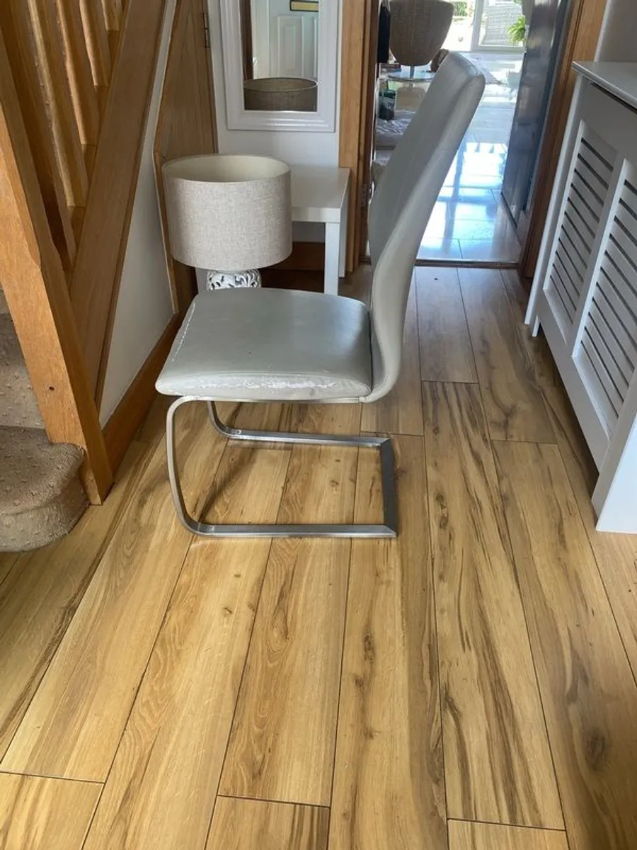 Marble Table cream with chairs - Image 1