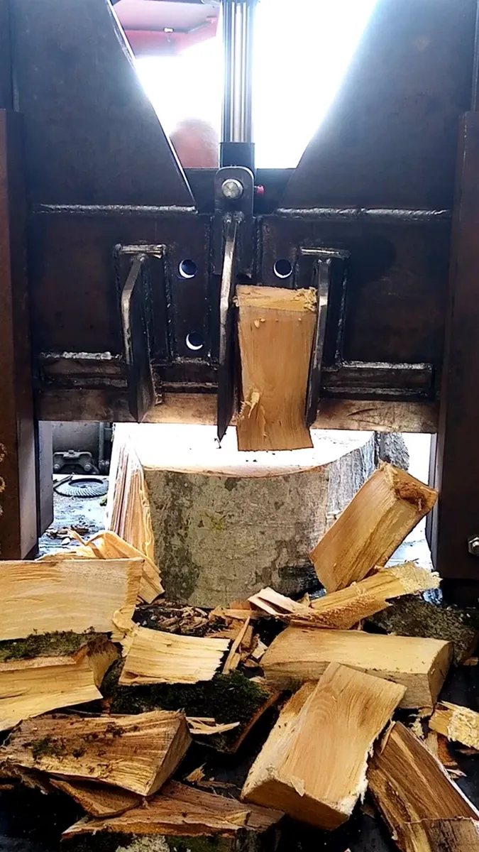 Log splitter - Image 1