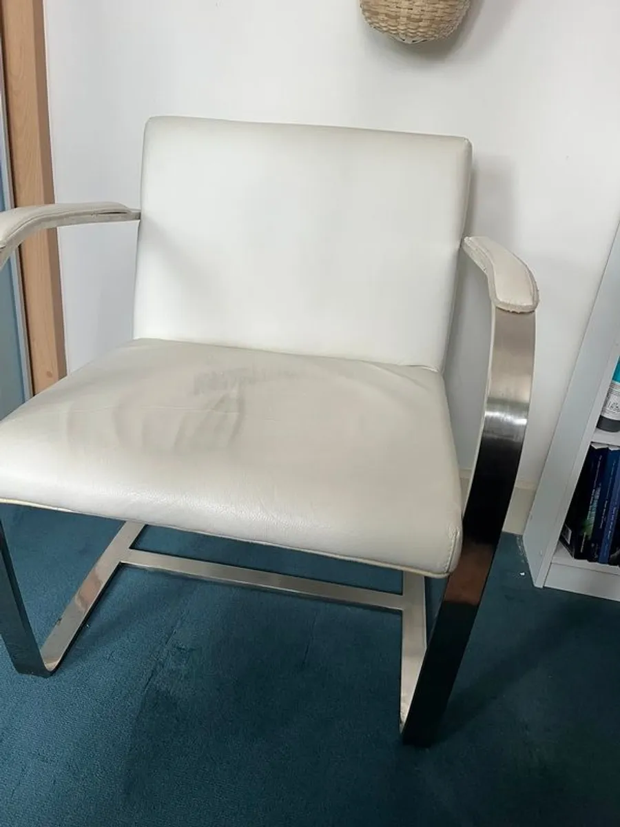 Four chairs - Image 2