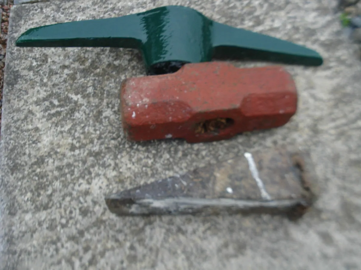 VINTAGE  METAL IRON WORK HEADS & WEDGE. - Image 1