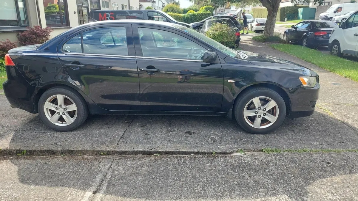Mitsubishi Lancer 2011 - Image 2